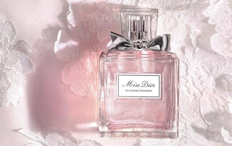 miss dior blooming mini Image 4.jpeg
