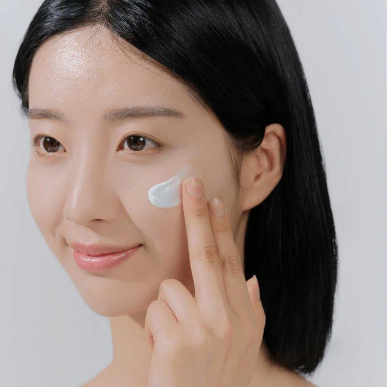 skin1004 hyalu cica spf Image 2.jpeg