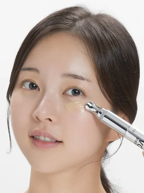 VT-Reedle-Shot-Vita-Light-Eyecream4.webp