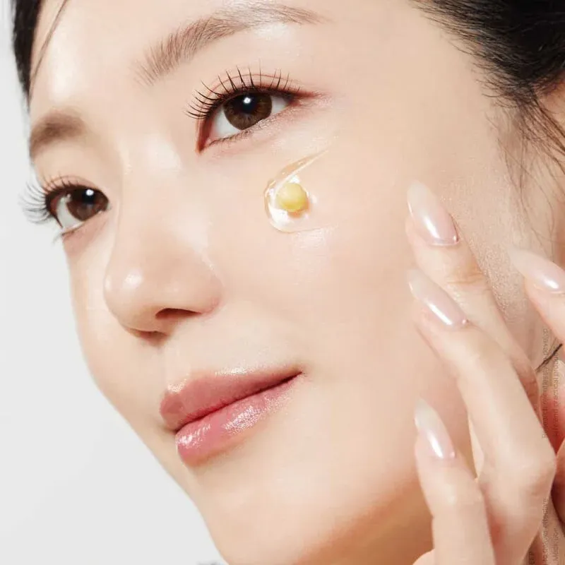 kbeauty-studio-medicube-deep-vita-c-capsule-cream-lifestyle-4.webp